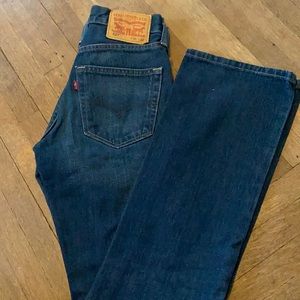 ✨Levi’s✨ dark wash 527